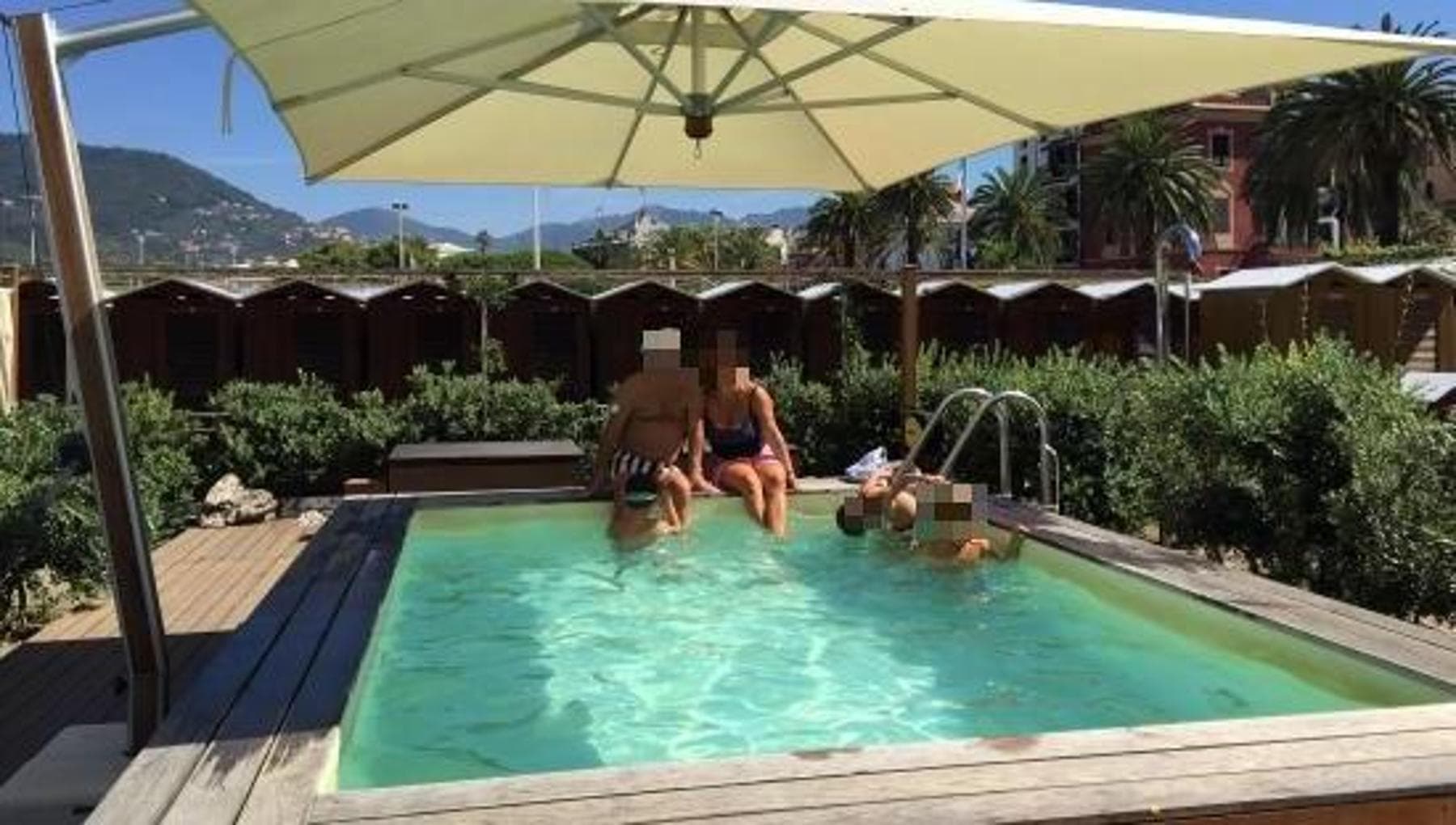 Sestri Levante, una 13enne gravissima: risucchiata dalla pompa di aspirazione di una piscina