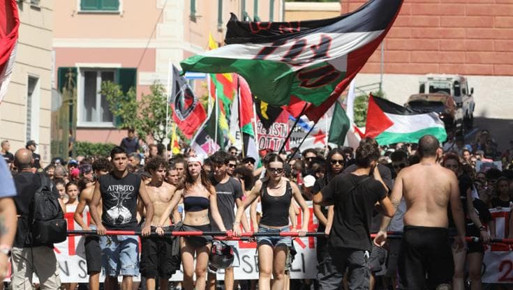 Partito dalla scuola Diaz il corteo “Nessun rimorso” per i 25 anni del G8 2001