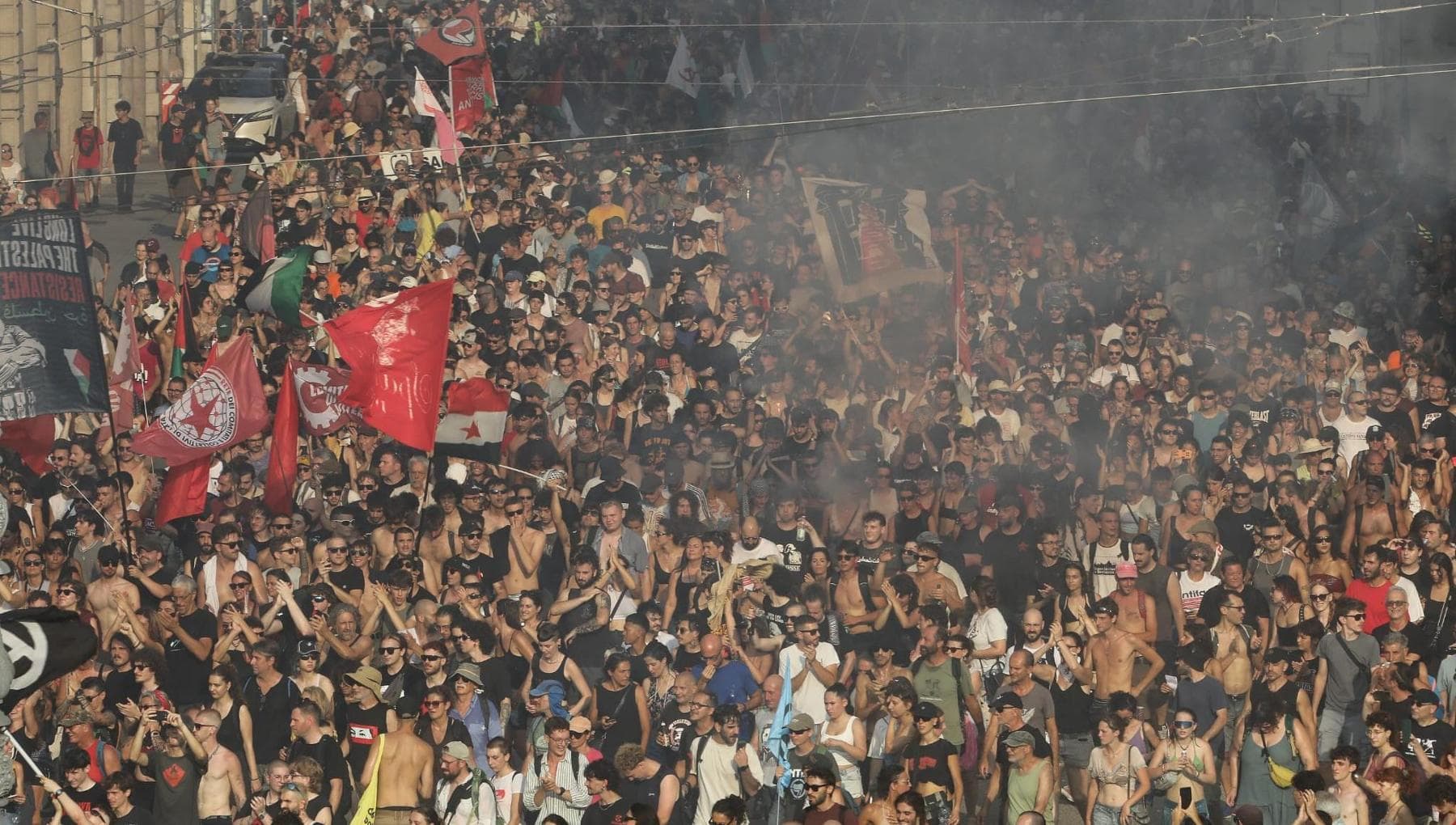 Dalla Diaz ad Alimonda, in diecimila al corteo “Nessun rimorso” in ricordo del G8 2001