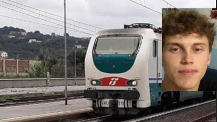 Anteprima: Investito dal treno in stazione ad Albisola, muore il 23enne Simone Scarrà