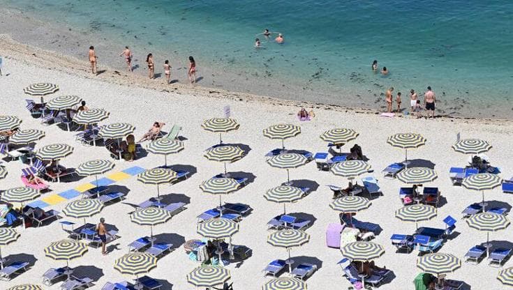 Anteprima: Stabilimenti balneari, le Srl alla conquista della Liguria. Sib: “Così il mare diventa un…