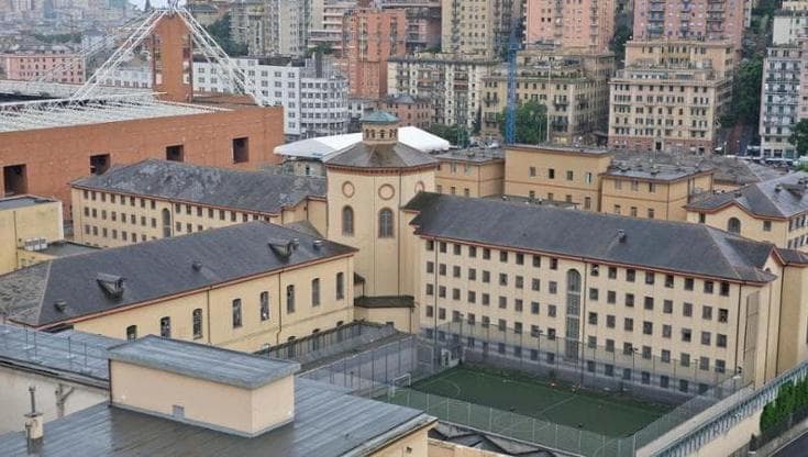 Anteprima: Evade dai domiciliari e bussa in carcere a Marassi. “Arrestatemi, non sopporto più la mia…
