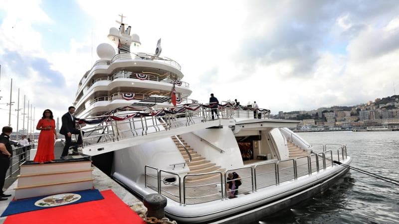 “Meloni leader mondiale”: l’ambasciatore Usa Fertitta fra lusso, kitsch e politica sul mega yacht