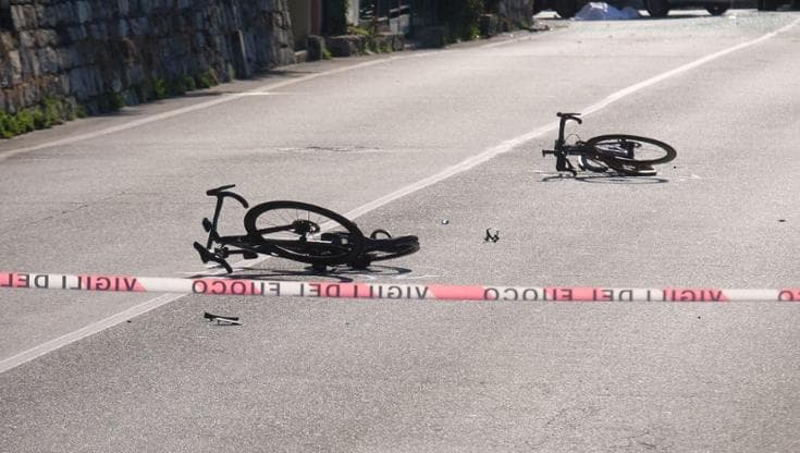 Auto travolge ciclisti sull’Aurelia, due morti a Bogliasco