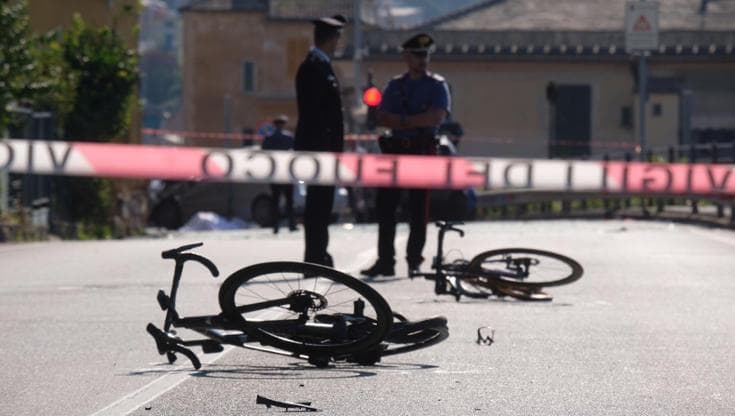Con l’auto travolge ciclisti sull’Aurelia, due morti a Bogliasco: “Un inferno”