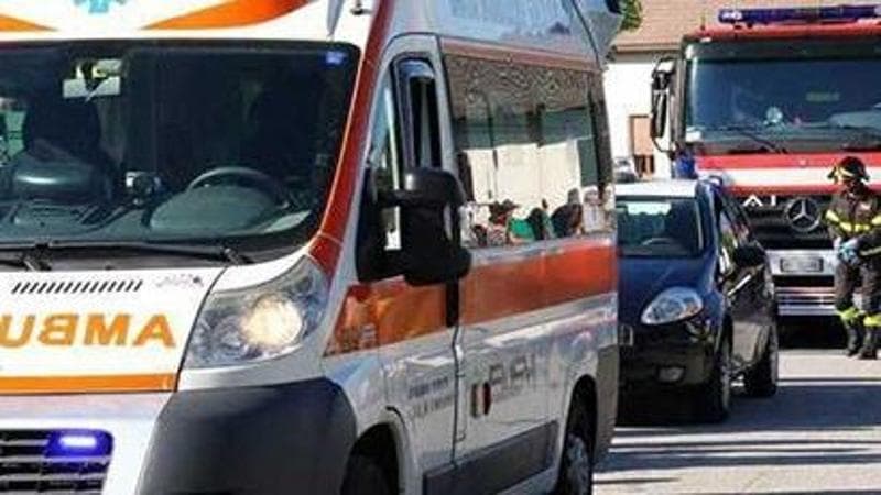 Genova, bambino di otto anni vola dal terzo piano: è grave