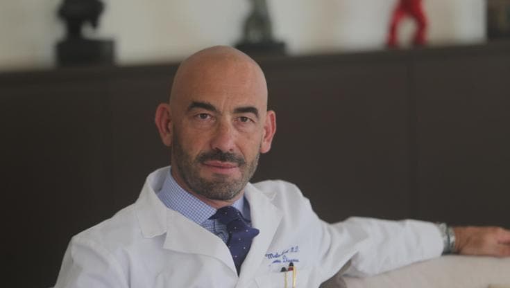 Morbillo, allarme di Bassetti: “In Liguria focolaio senza precedenti, l’Italia rischia un’epidemia”