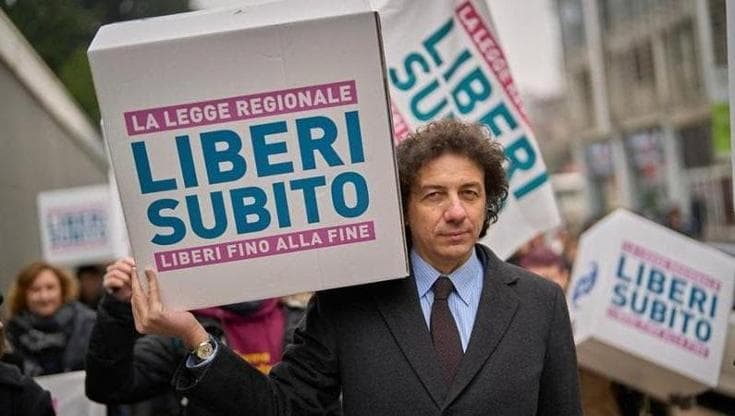Anche la Liguria va al voto sul suicidio assistito, Cappato in aula per assistere ai lavori