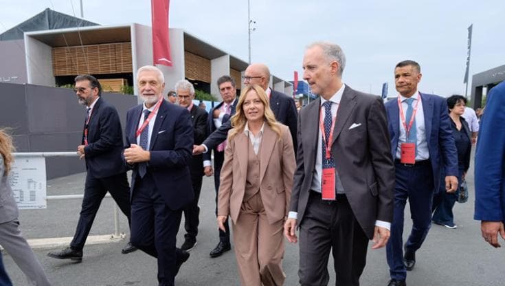 La premier Meloni è arrivata al Salone Nautico di Genova