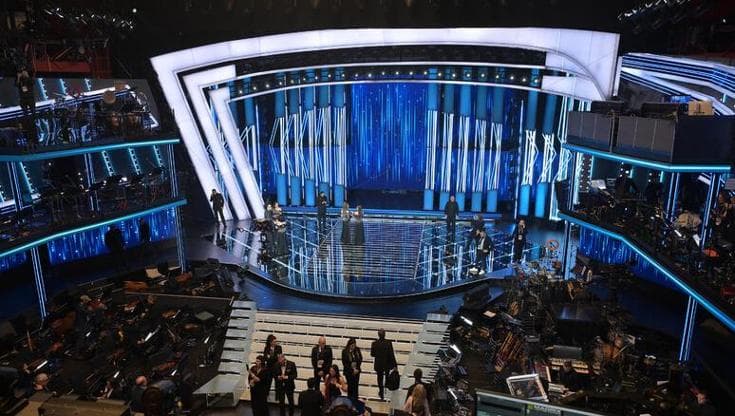 Festival di Sanremo, i cantanti non pagheranno più la tassa di soggiorno: “Sono lavoratori”