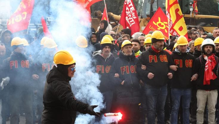 Inizia l’autunno caldo dell’ex Ilva: i lavoratori in corteo, Salis chiede acciaio per Cornigliano