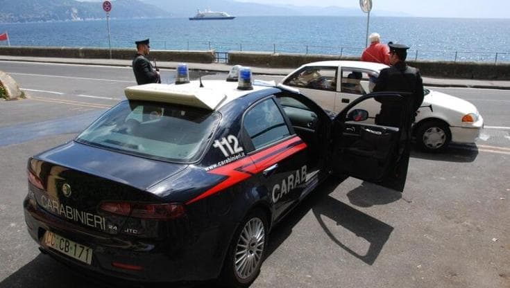 Ragazzino cosparge di benzina e dà fuoco a un clochard a Sanremo