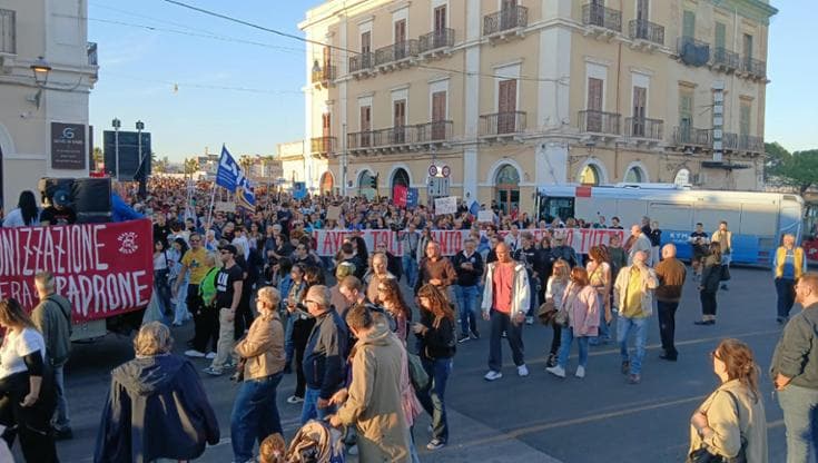Ilva, la cassa integrazione raddoppia. “Calpestata la dignità dei lavoratori”