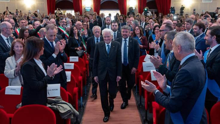 Mattarella: “Violenze inaccettabili, piena solidarietà alle forze dell’ordine”