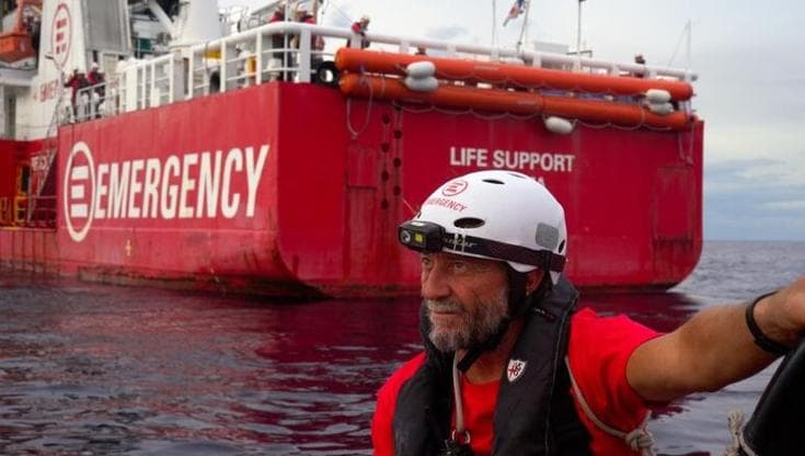 Giovanni Soldini volontario con Emergency, salvati 113 migranti in mare