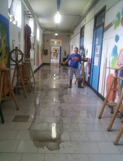 Milano, gli studenti del Boccioni "La scuola è a pezzi