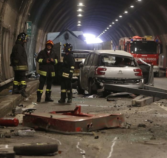 Brescia, incidente in galleria: due morti e tre feriti gravi - la ...