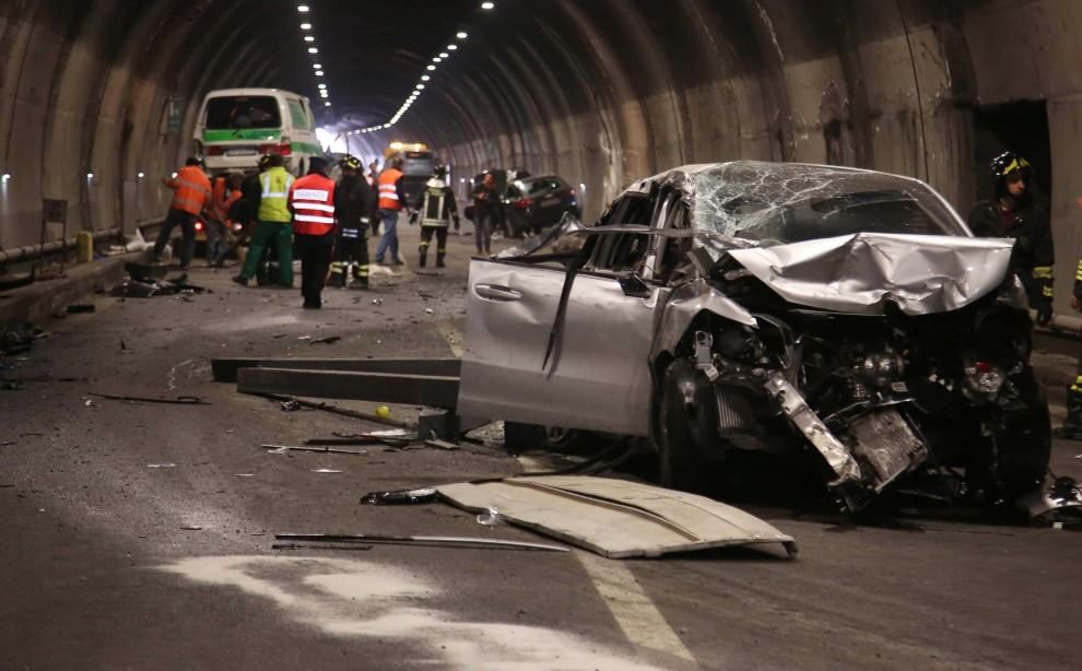 Brescia, incidente in galleria: due morti e tre feriti gravi - la ...