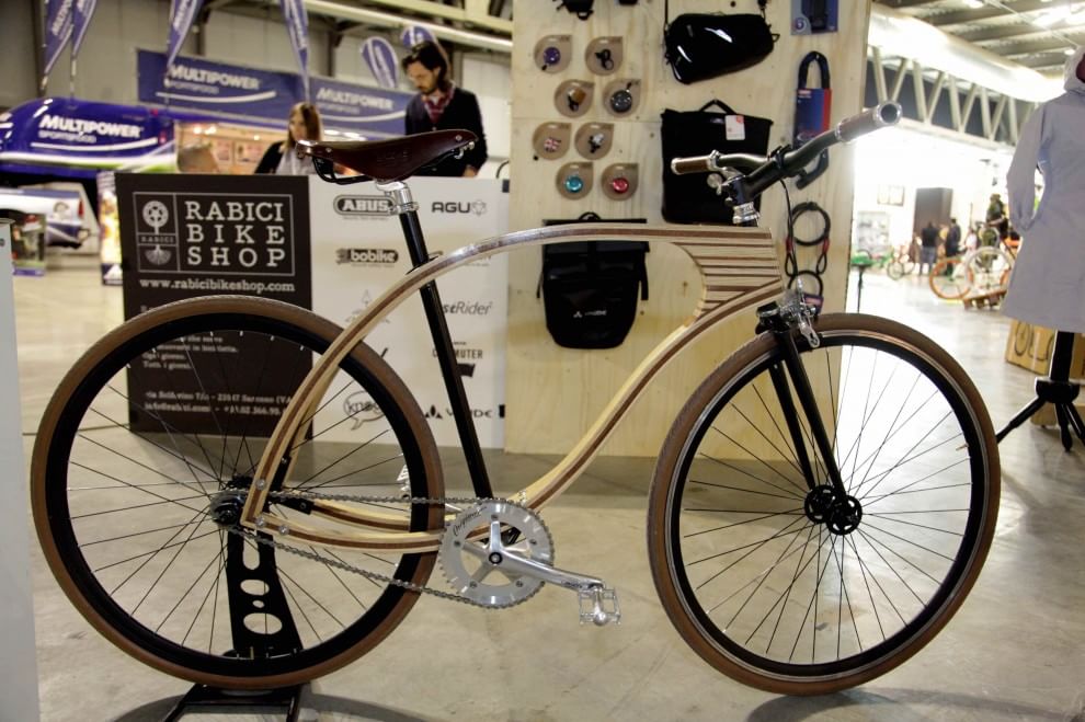 Di legno o a scatto fisso: l'universo bici a Milano - la Repubblica