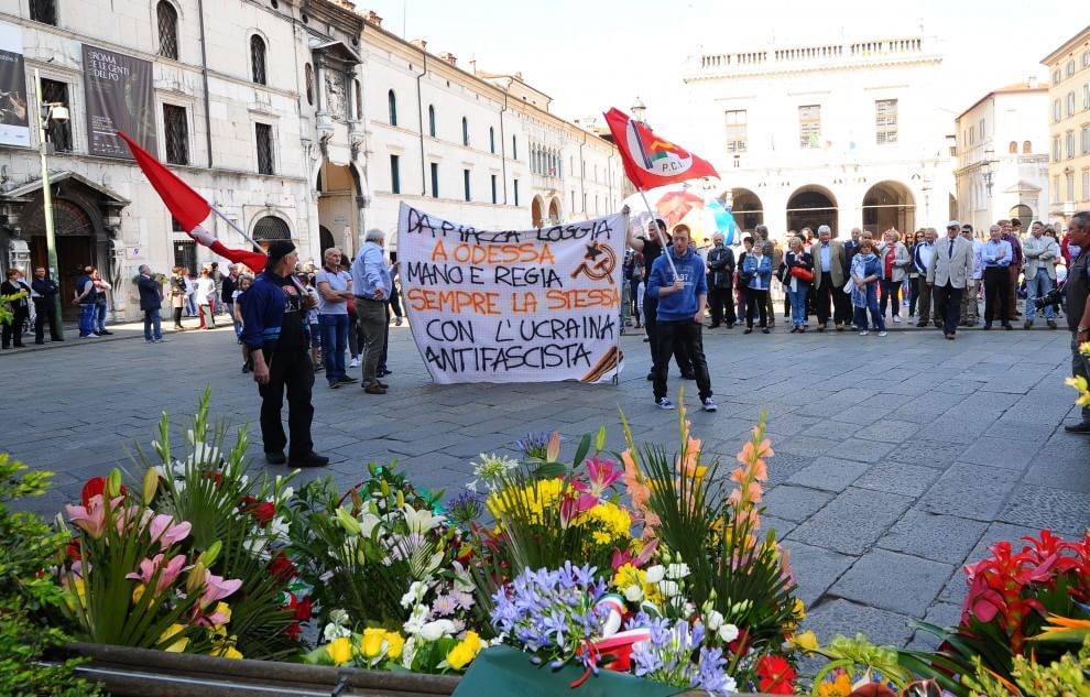 Brescia In Piazza Della Loggia La Commemorazione A 41 Anni Dalla 