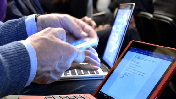 Auto che si guidano da sole, robot di precisione e droni: le potenzialità del 5G anche a Milano
