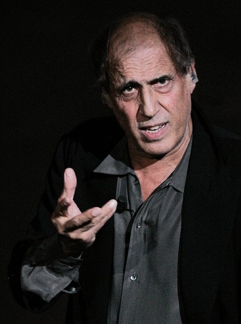 Celentano Compie 80anni Da Via Gluck Al Palaghiaccio I Ricordi Della 