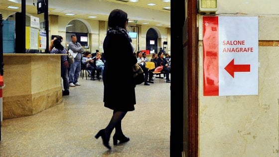 Chiude per un mese il salone dell'Anagrafe di via Larga 