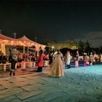 Un fiume di carta accanto al Naviglio Grande, l'istallazione di Genna al TornaVento di Milano