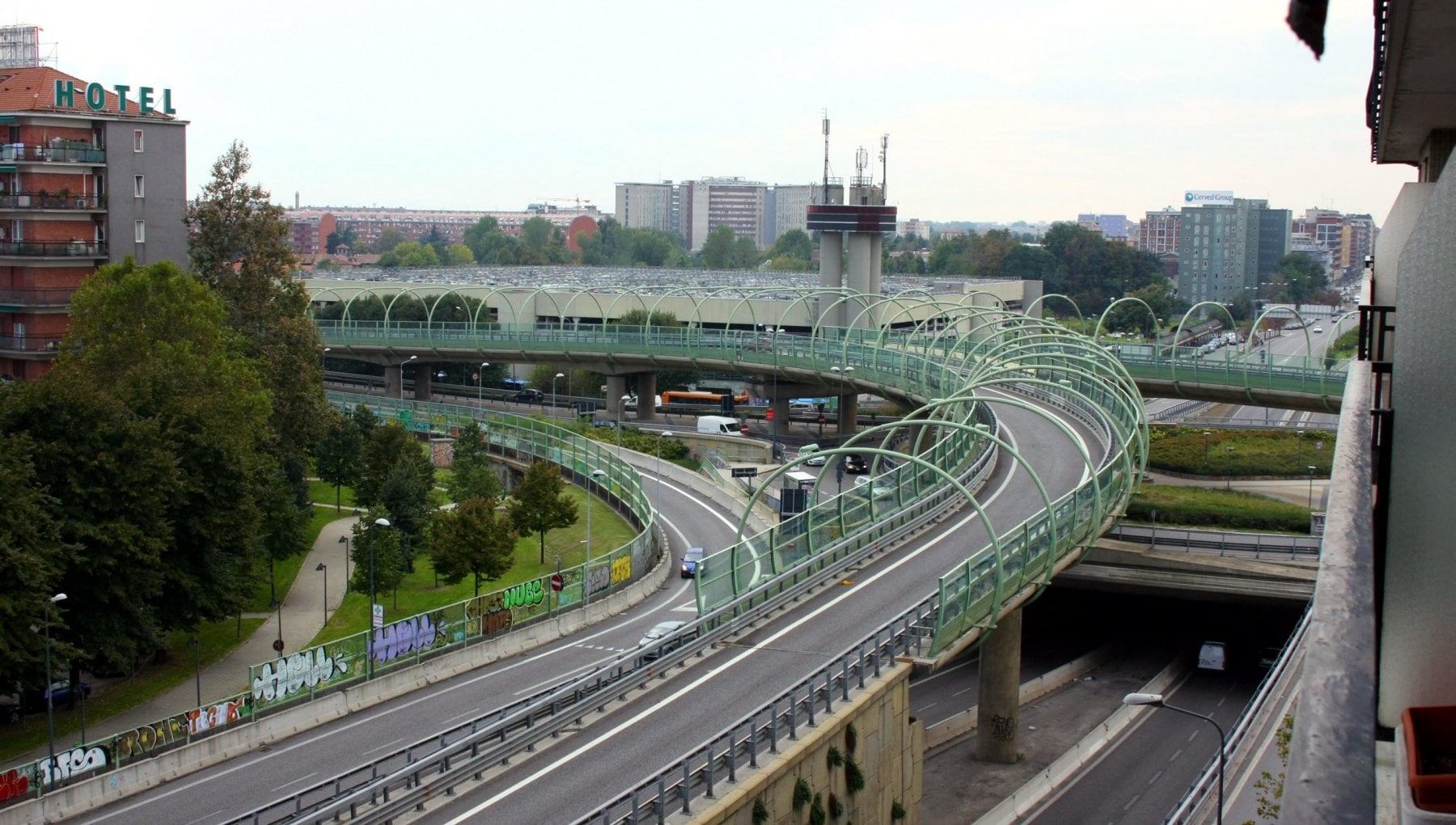 Incidenti Stradali Sbanda Allo Svincolo Dell autostrada In Piazza 