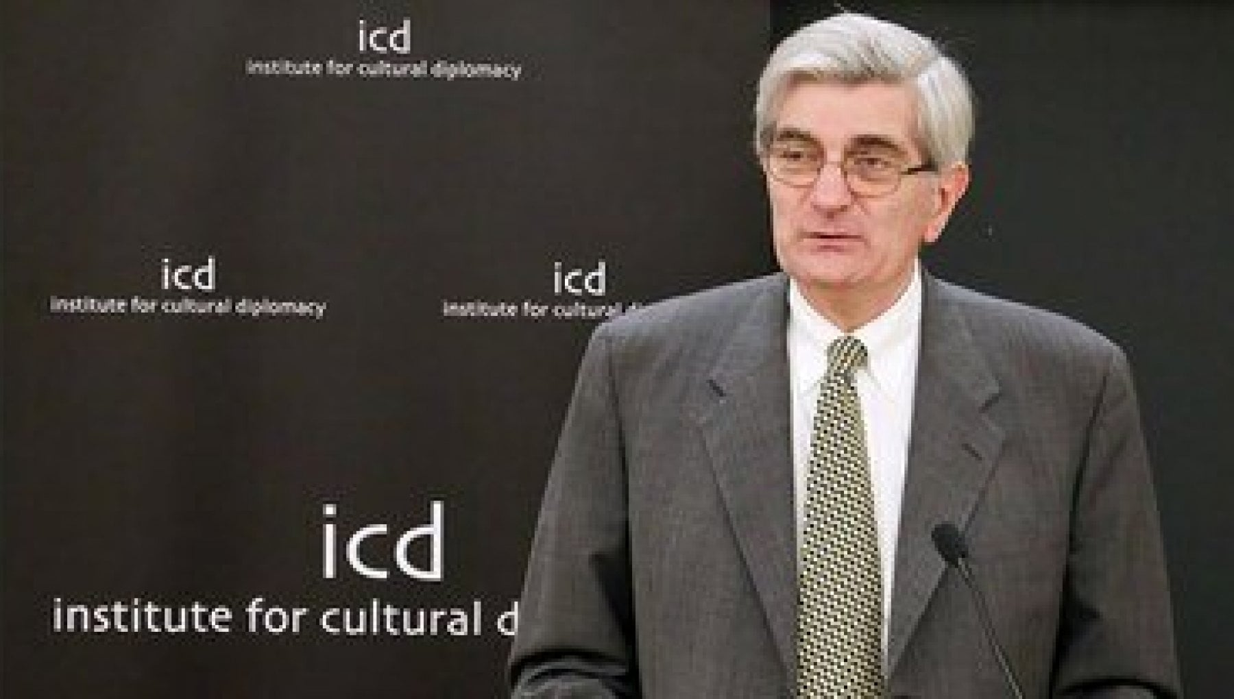 Il Mondino di Pavia riporterà in Italia Giandomenico Picco, il diplomatico italiano malato definito "soldato disarmato della diplomazia" - Vimarsana News