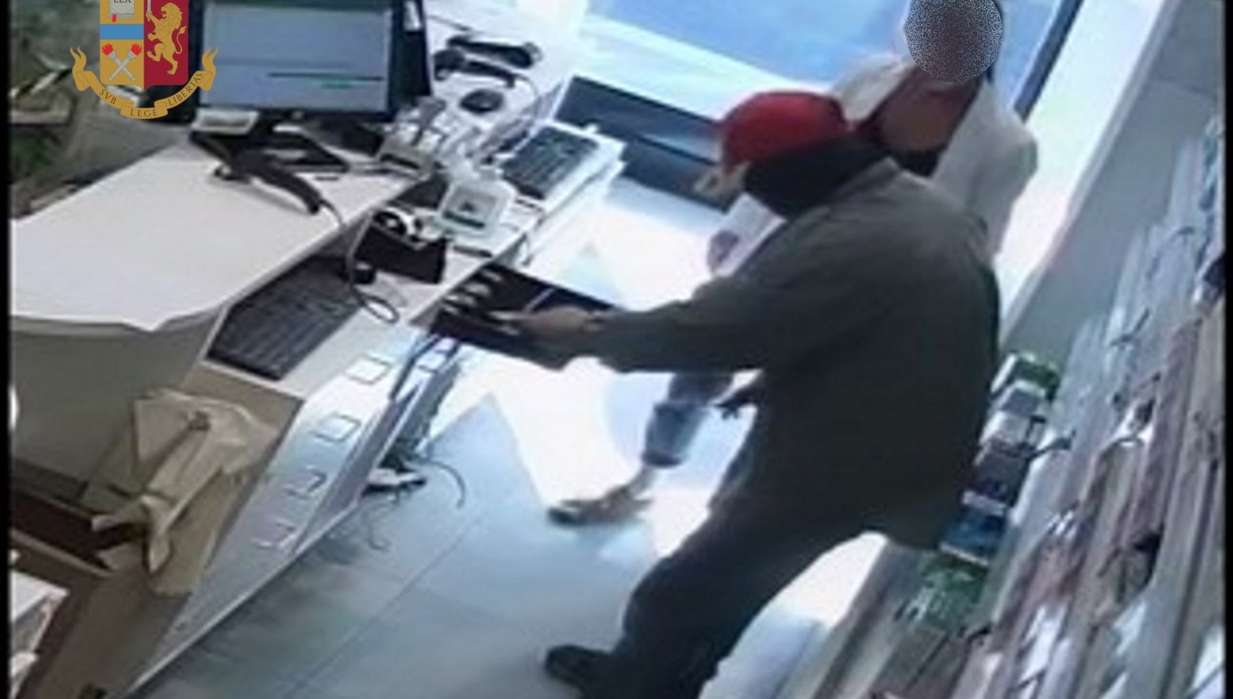 Rapina una farmacia, dopo si cambia i vestiti e abbandona la bici a nolo: arrestato - Vimarsana News