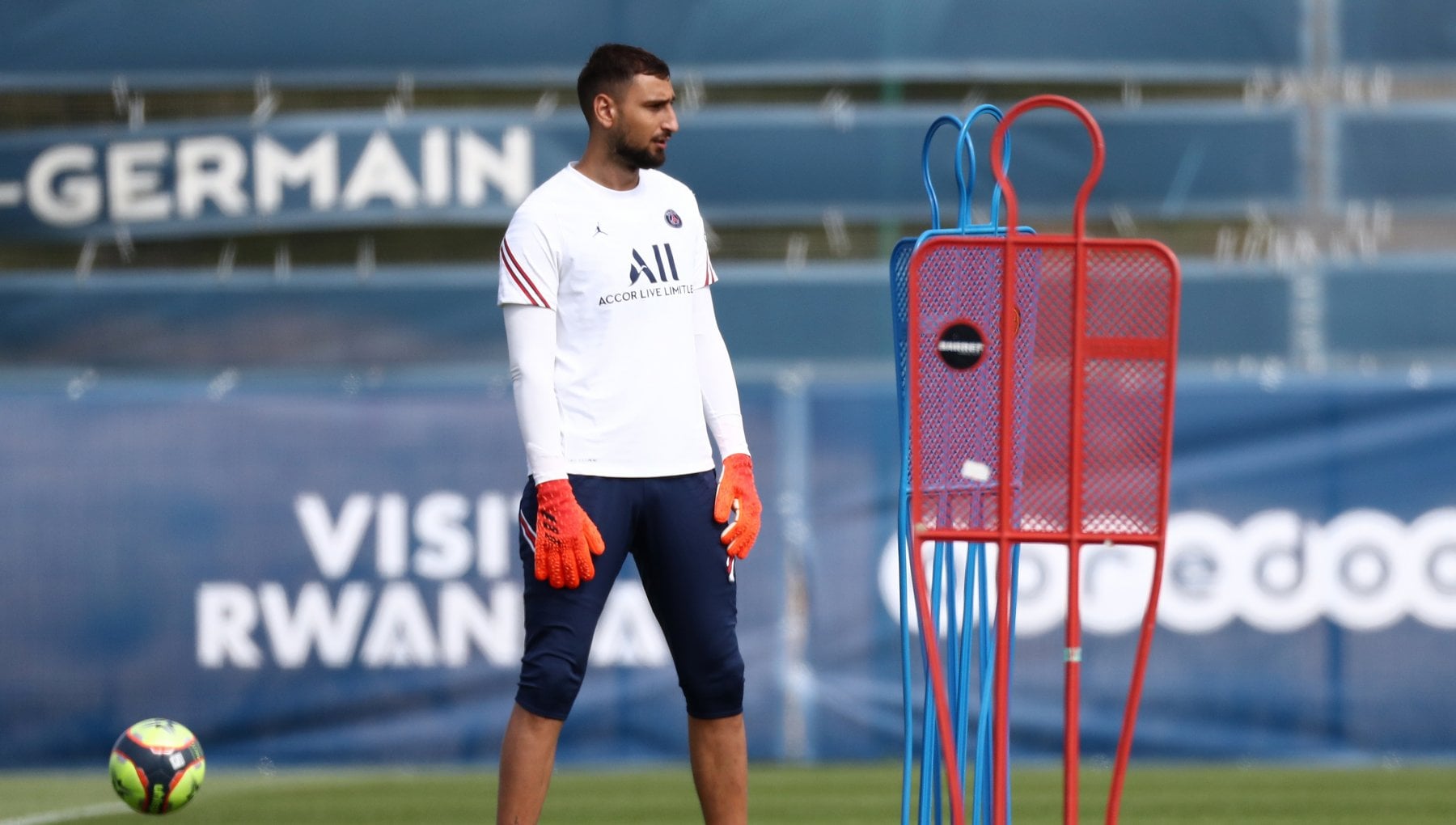"Donnarumma ingrato": striscioni ultrà a Milanello, ma Pioli non li considera: - Vimarsana News