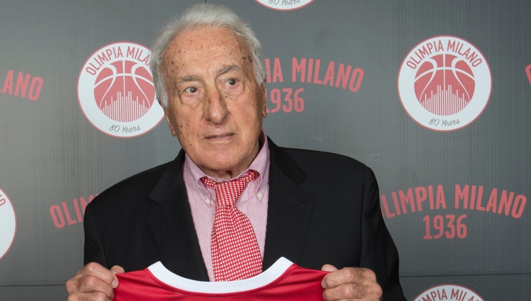 Basket, il tributo dell'Armani a Sandro Gamba: il coach torna re per ...