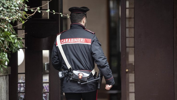 Colpisce La Moglie Con Una Mannaia E Viene Disarmato Dalla Figlia 