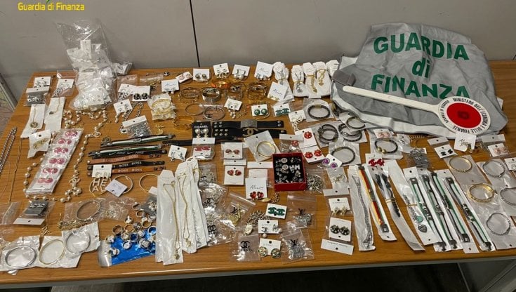 Como, traffico di orologi di lusso tra la Lombardia e la Svizzera: 22  denunciati - la Repubblica