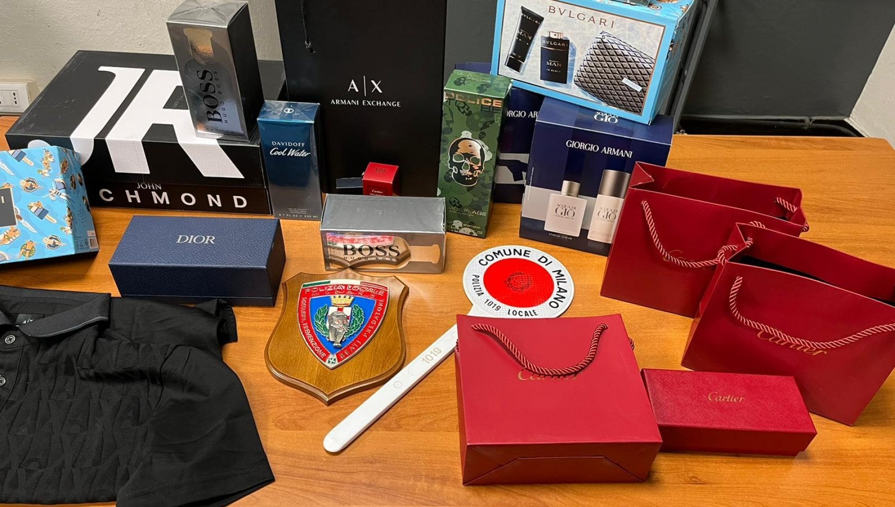 In un'ora shopping per 4mila euro con la carta di credito rubata in ...
