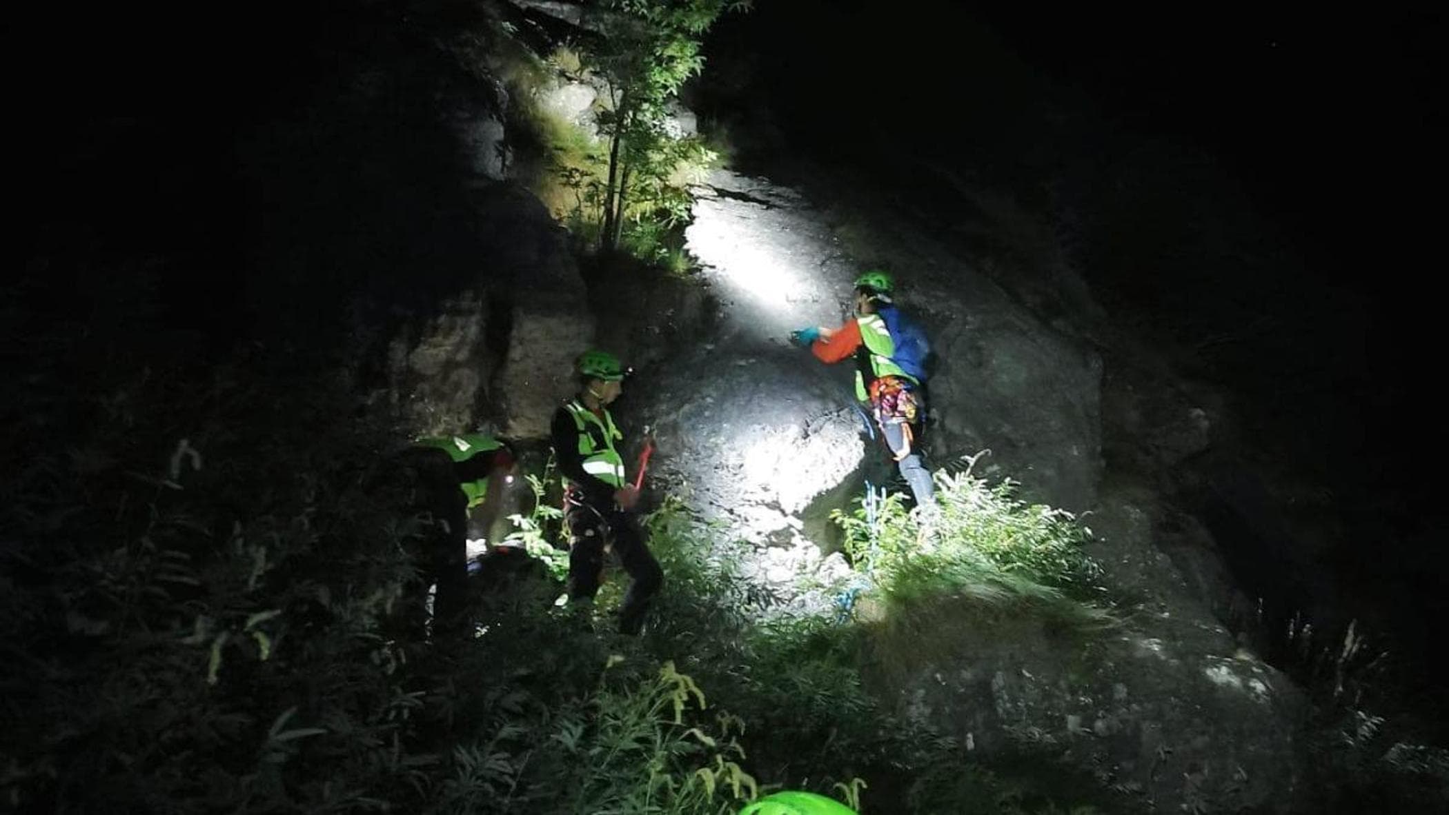 Escursionista scivola in un canale in Val Brembana: morta dopo un volo ...