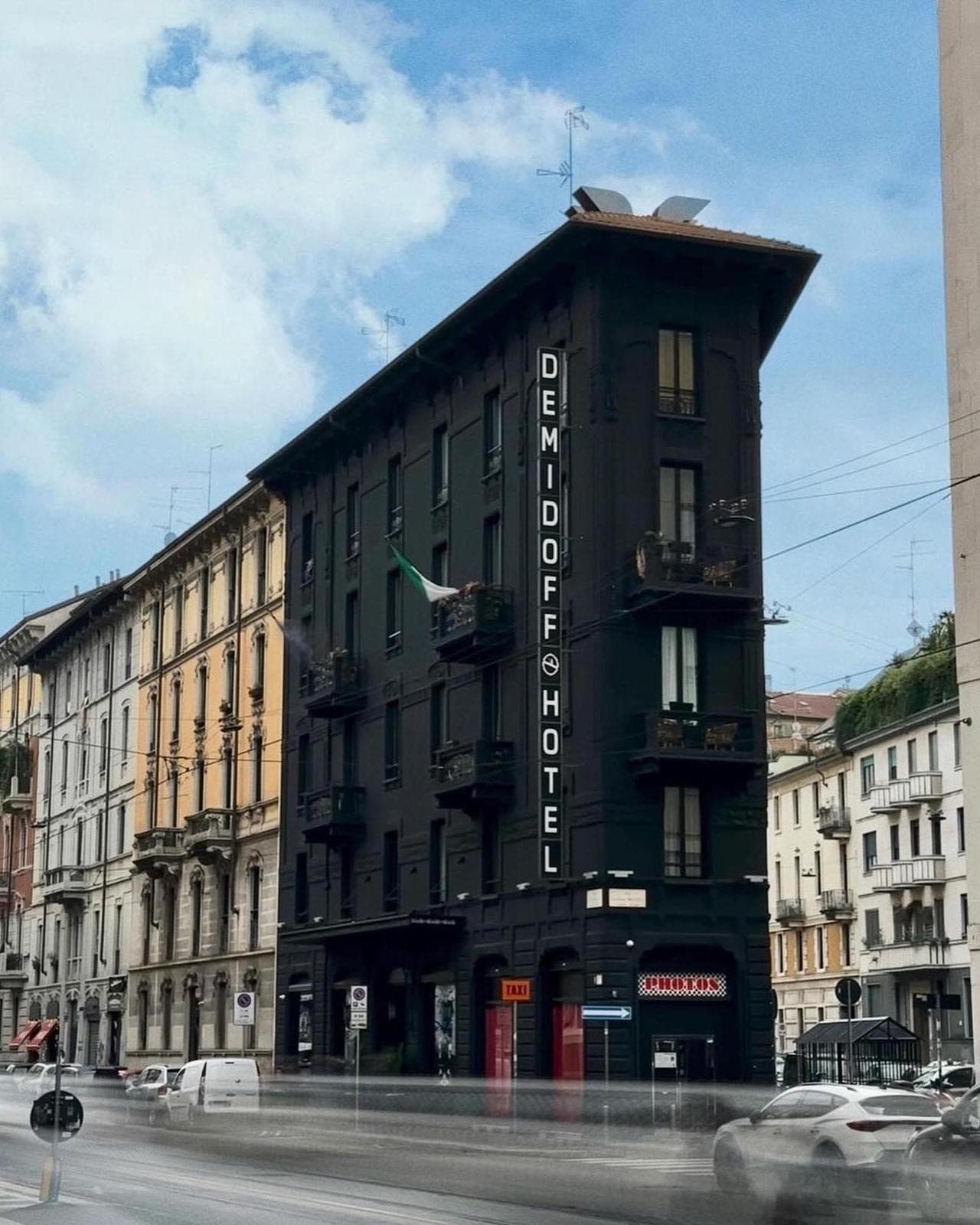 via dezza milano mezzi pubblici