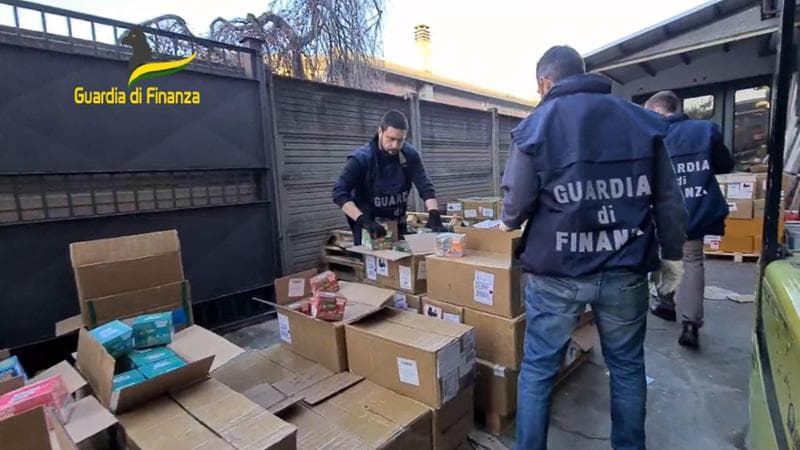 Sigarette elettroniche nocive dalla Cina a Gallarate, la guardia di finanza  ne sequestra 12 tonnellate