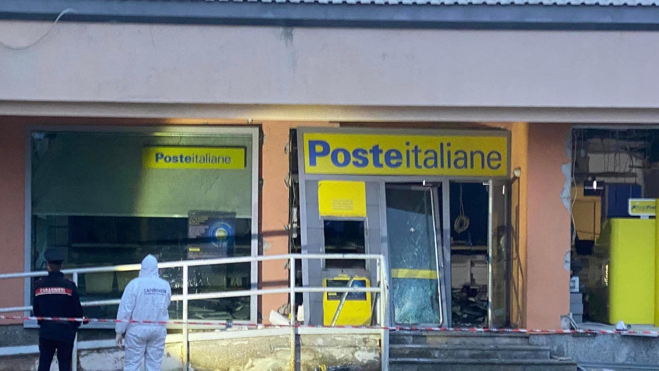 Brugherio, i ladri fanno esplodere l’ufficio postale per rubare i