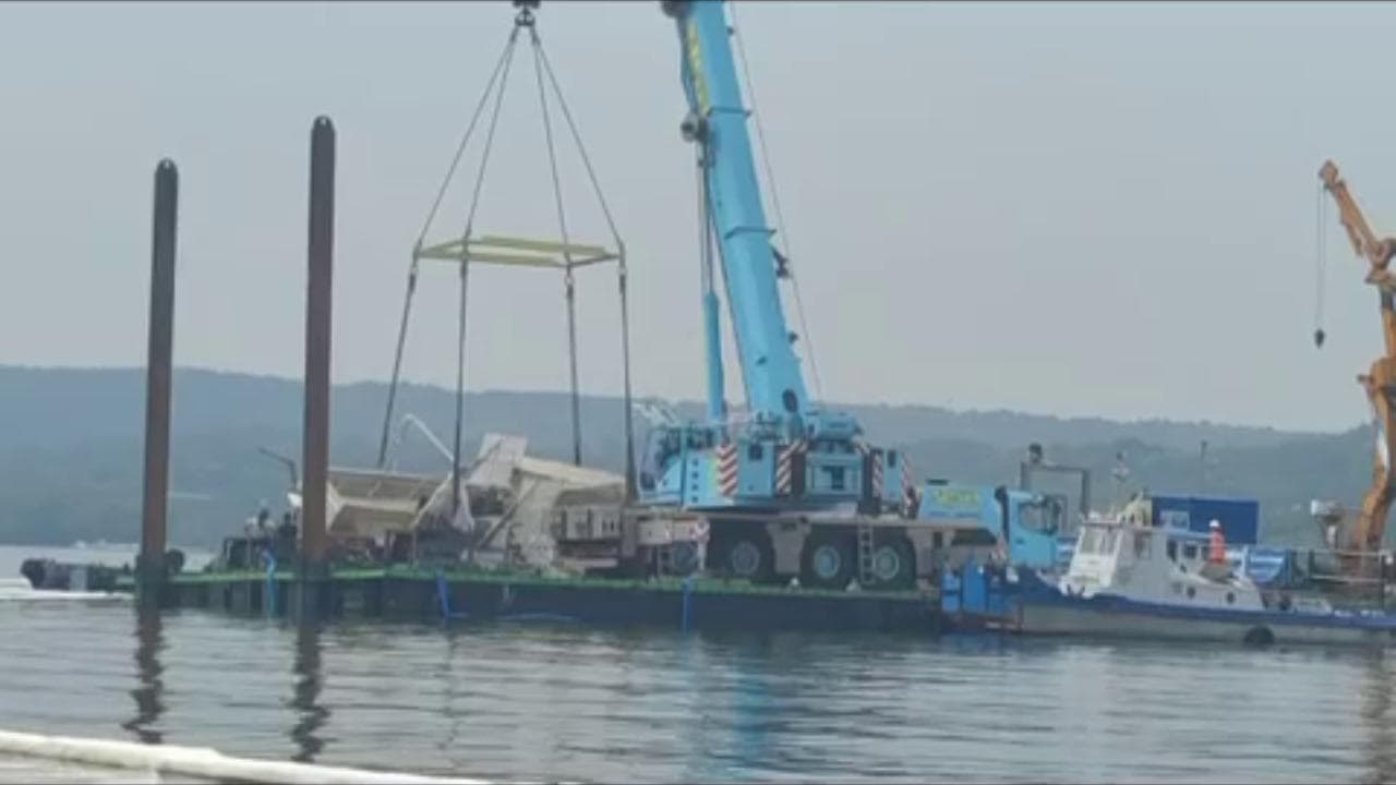 Il recupero della barca affondata nel lago Maggiore - la Repubblica