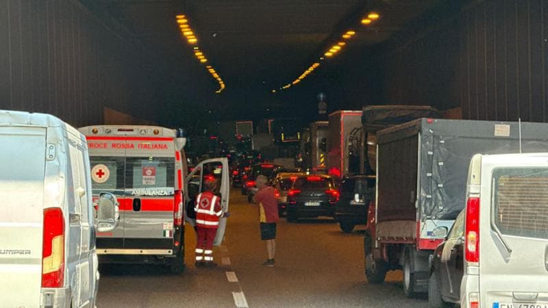 Auto in fiamme in galleria a Monza San Fruttuoso: traffico in tilt e ...