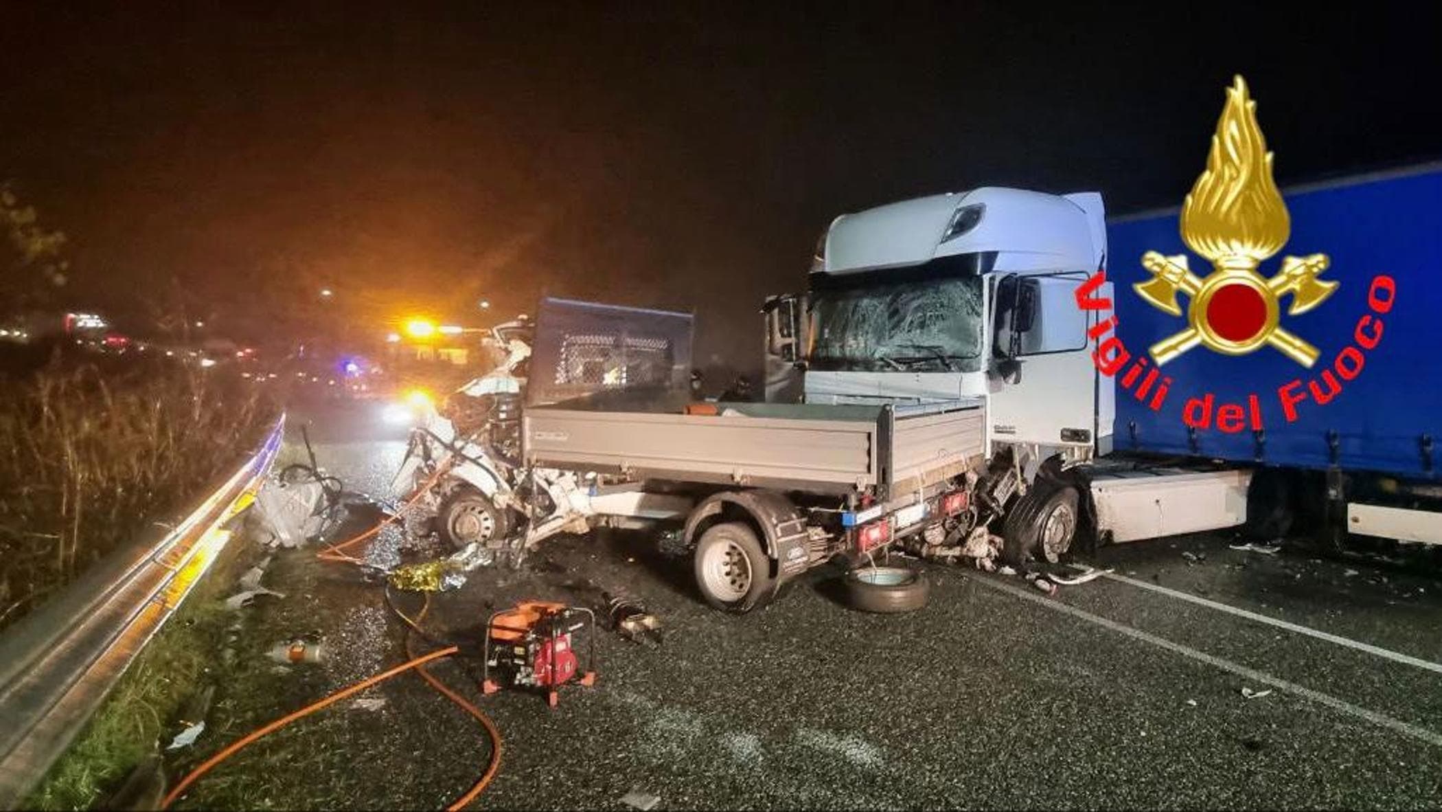 Scontro frontale tra un camioncino e un tir nel Lodigiano: morto un ...