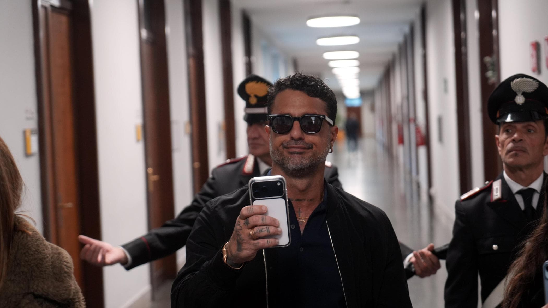 Caso Signorini, Mediaset risponde a Corona: “La libertà di espressione non è libertà di diffamare”