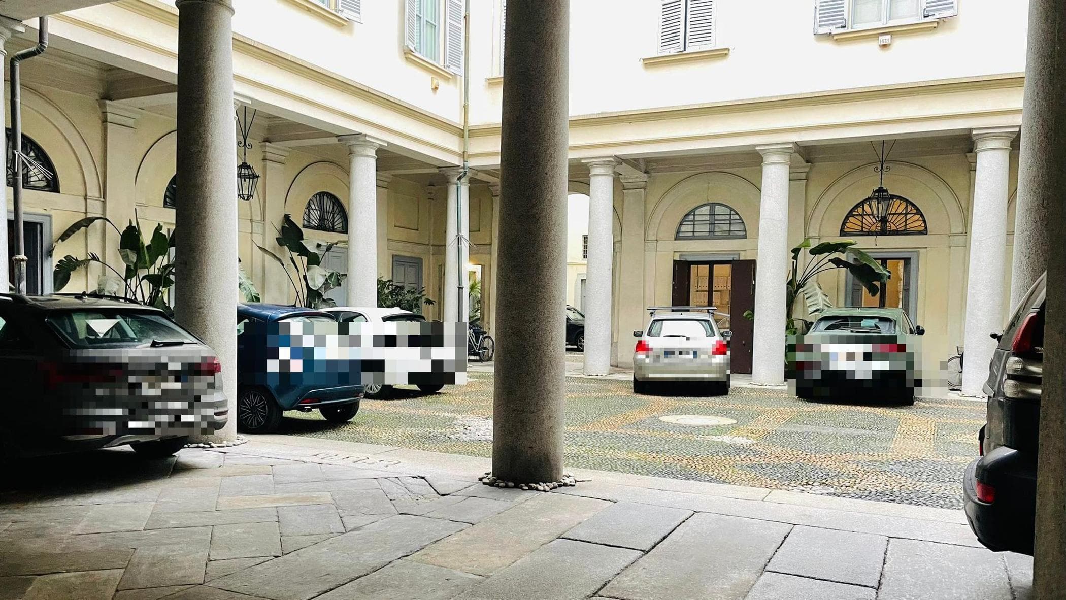 Il banchiere ucraino precipitato in via Nerino: il b&b da 300 euro e gli uomini fuggiti subito dopo