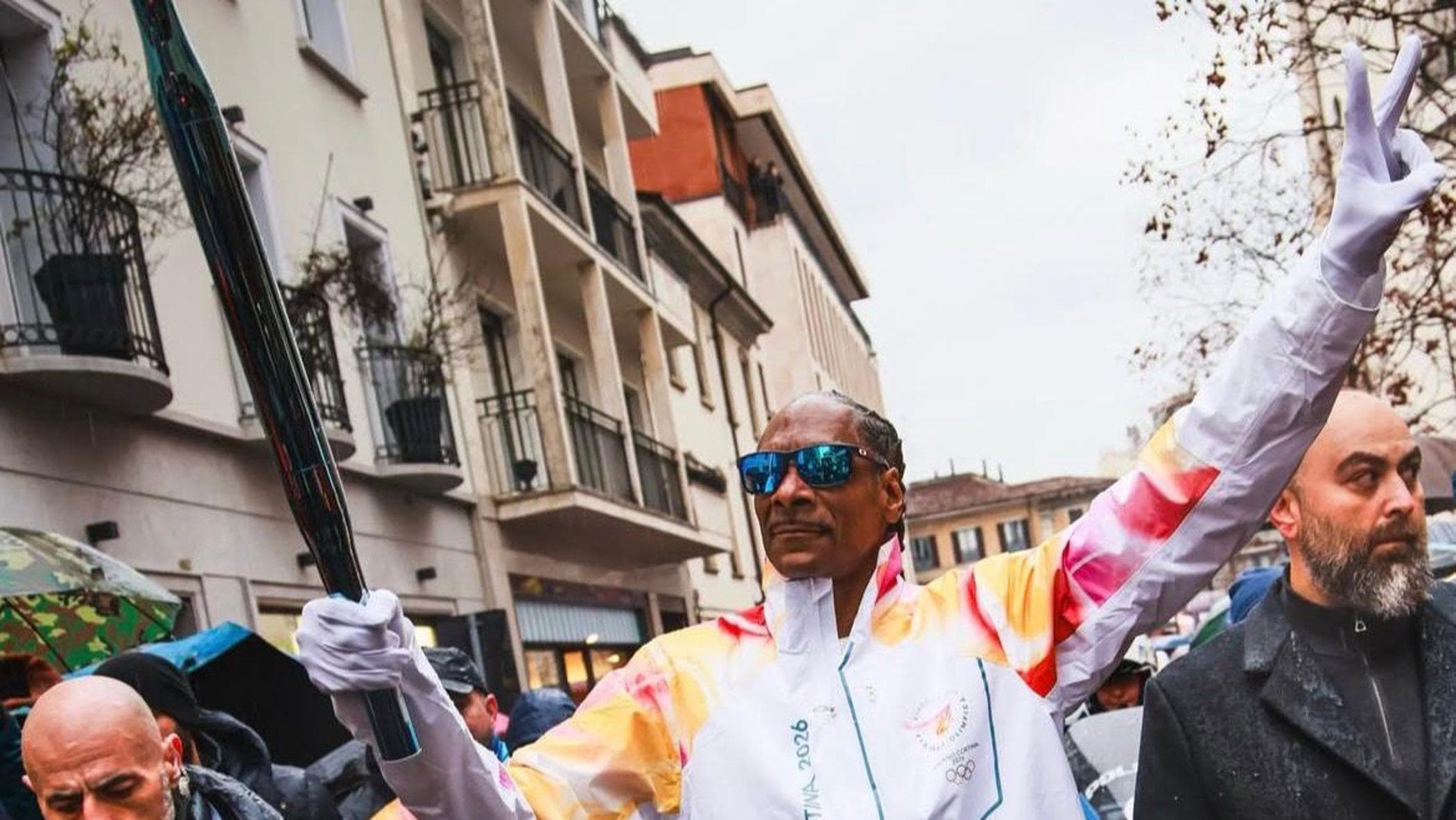 Snoop Dogg accende a sorpresa Gallarate: il rapper americano tedoforo per la 59ª tappa olimpica