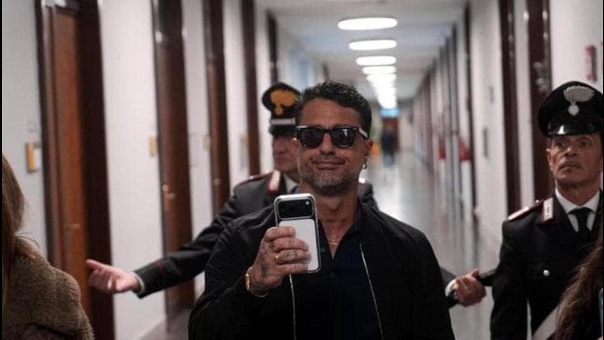 L’annuncio di Fabrizio Corona: “Denuncio Mediaset, tenta di oscurare le mie serate nei locali”