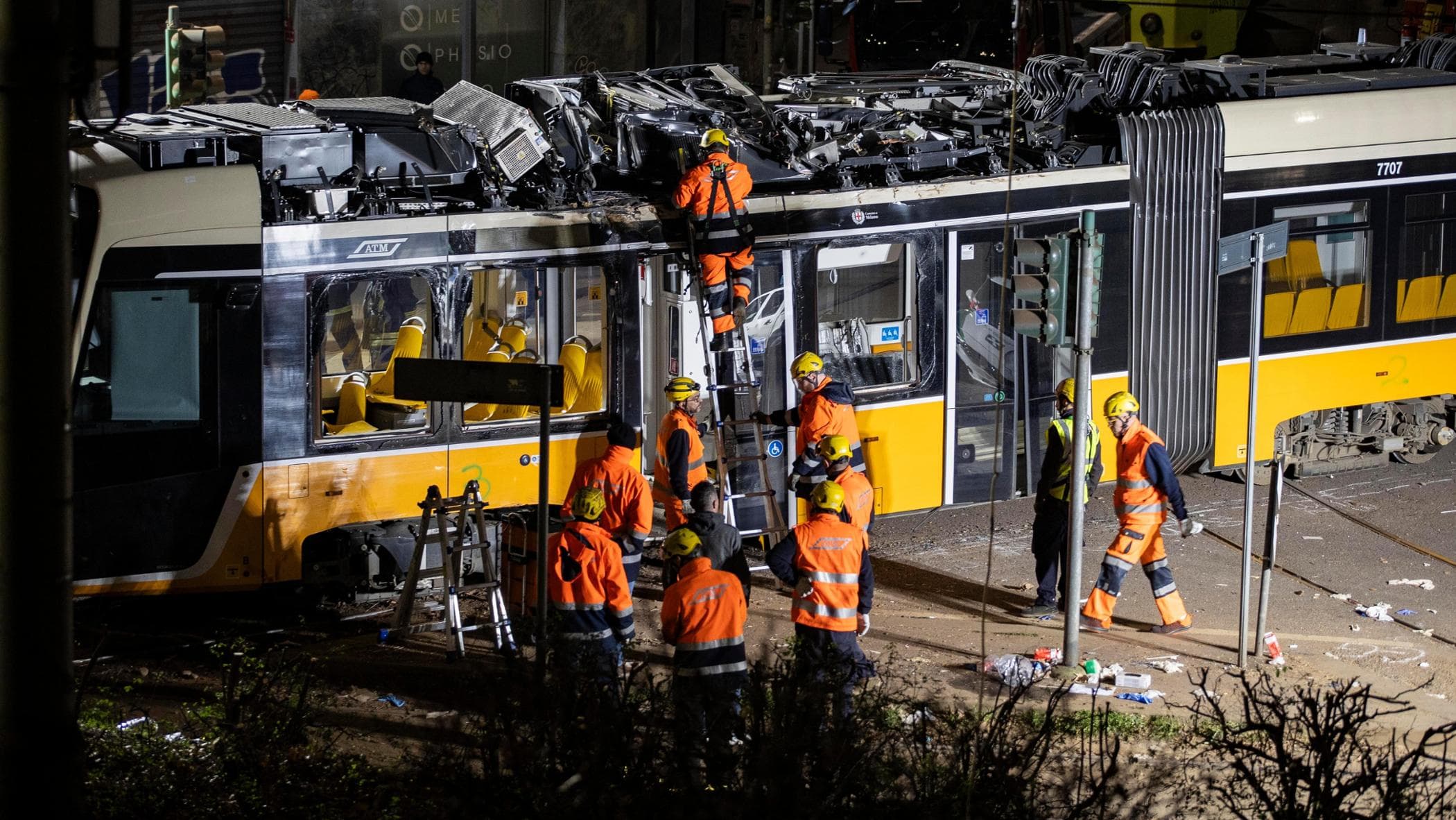 Deragliamento tram, autista indagato per disastro ferroviario: sequestrati audio e documenti in Atm