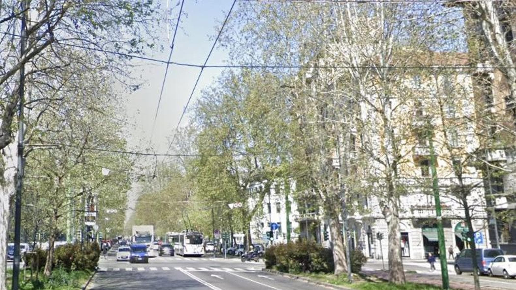 Milano, schianto taxi-moto all’incrocio: morti due ventenni