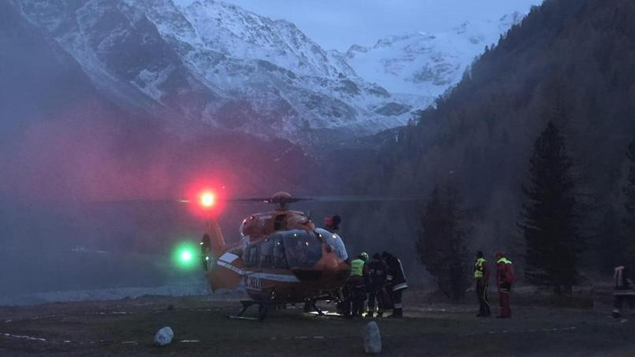 Valanga in Svizzera, travolti due scialpinisti di Lecco sul Fleckistock: uno è gravissimo